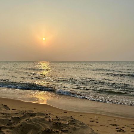 Ocean Breeze Hotel Residencies Britlanka Apartments 尼甘布 外观 照片