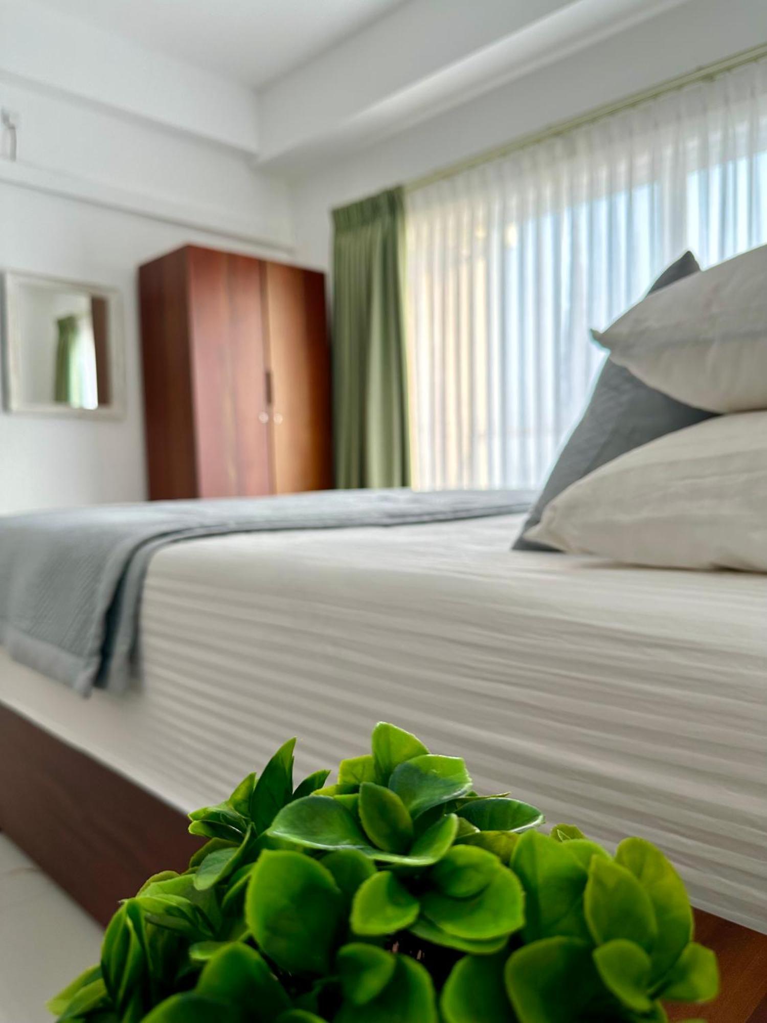 Ocean Breeze Hotel Residencies Britlanka Apartments 尼甘布 外观 照片