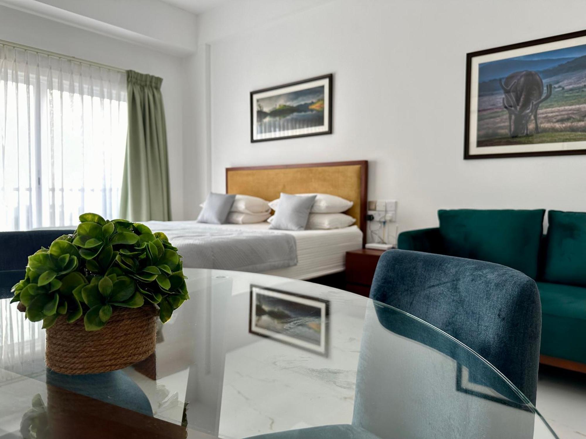 Ocean Breeze Hotel Residencies Britlanka Apartments 尼甘布 外观 照片