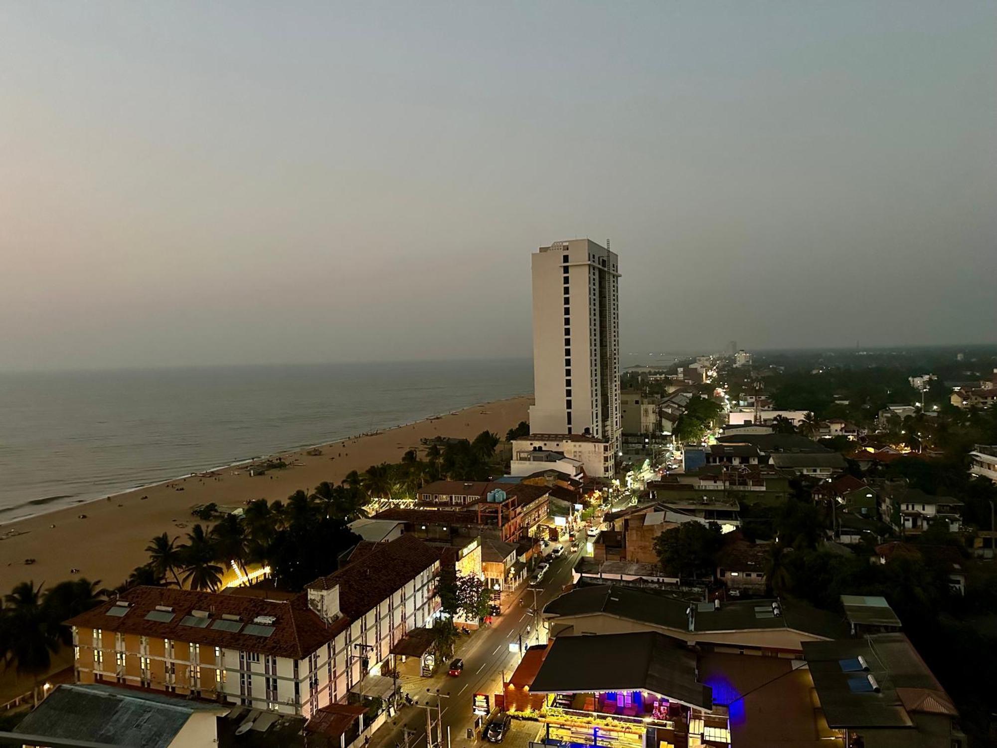 Ocean Breeze Hotel Residencies Britlanka Apartments 尼甘布 外观 照片