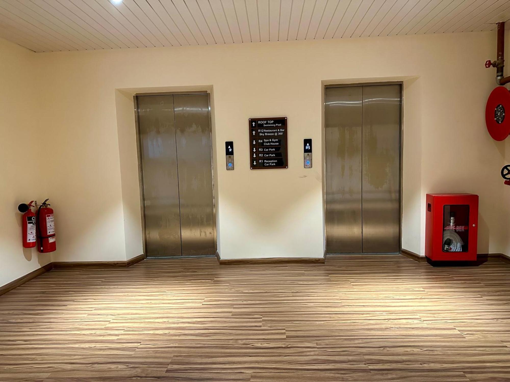 Ocean Breeze Hotel Residencies Britlanka Apartments 尼甘布 外观 照片