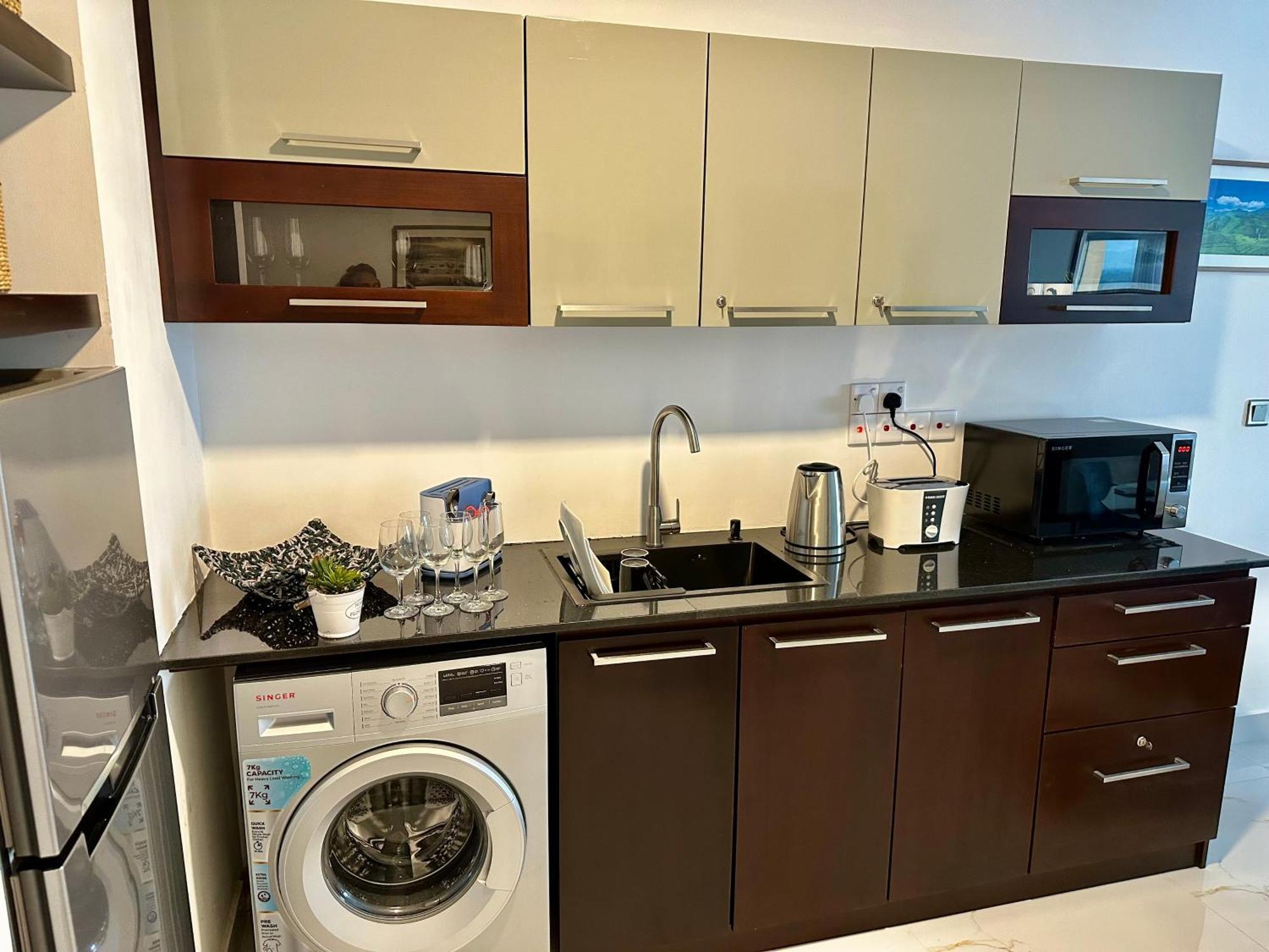 Ocean Breeze Hotel Residencies Britlanka Apartments 尼甘布 外观 照片