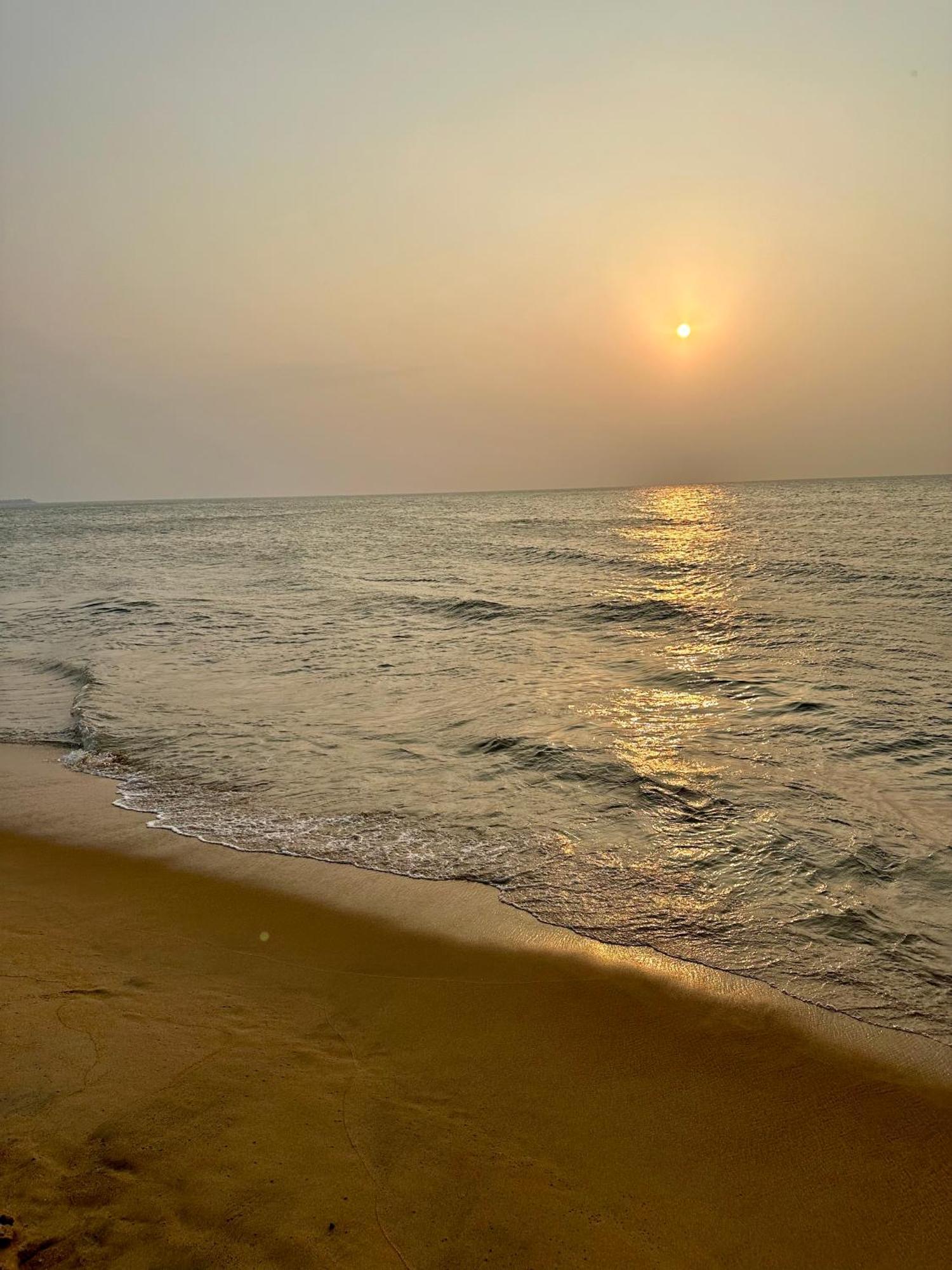 Ocean Breeze Hotel Residencies Britlanka Apartments 尼甘布 外观 照片