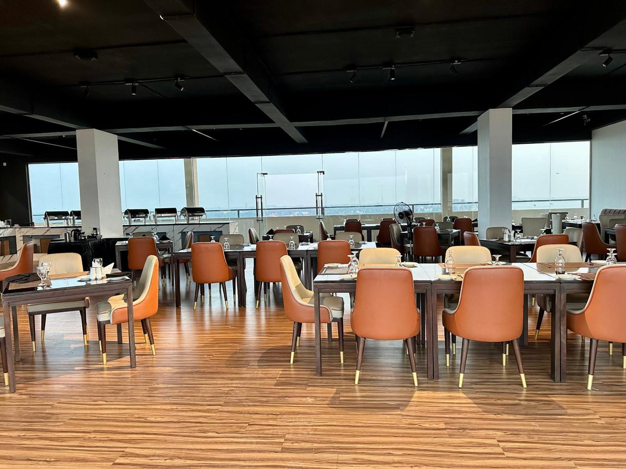 Ocean Breeze Hotel Residencies Britlanka Apartments 尼甘布 外观 照片