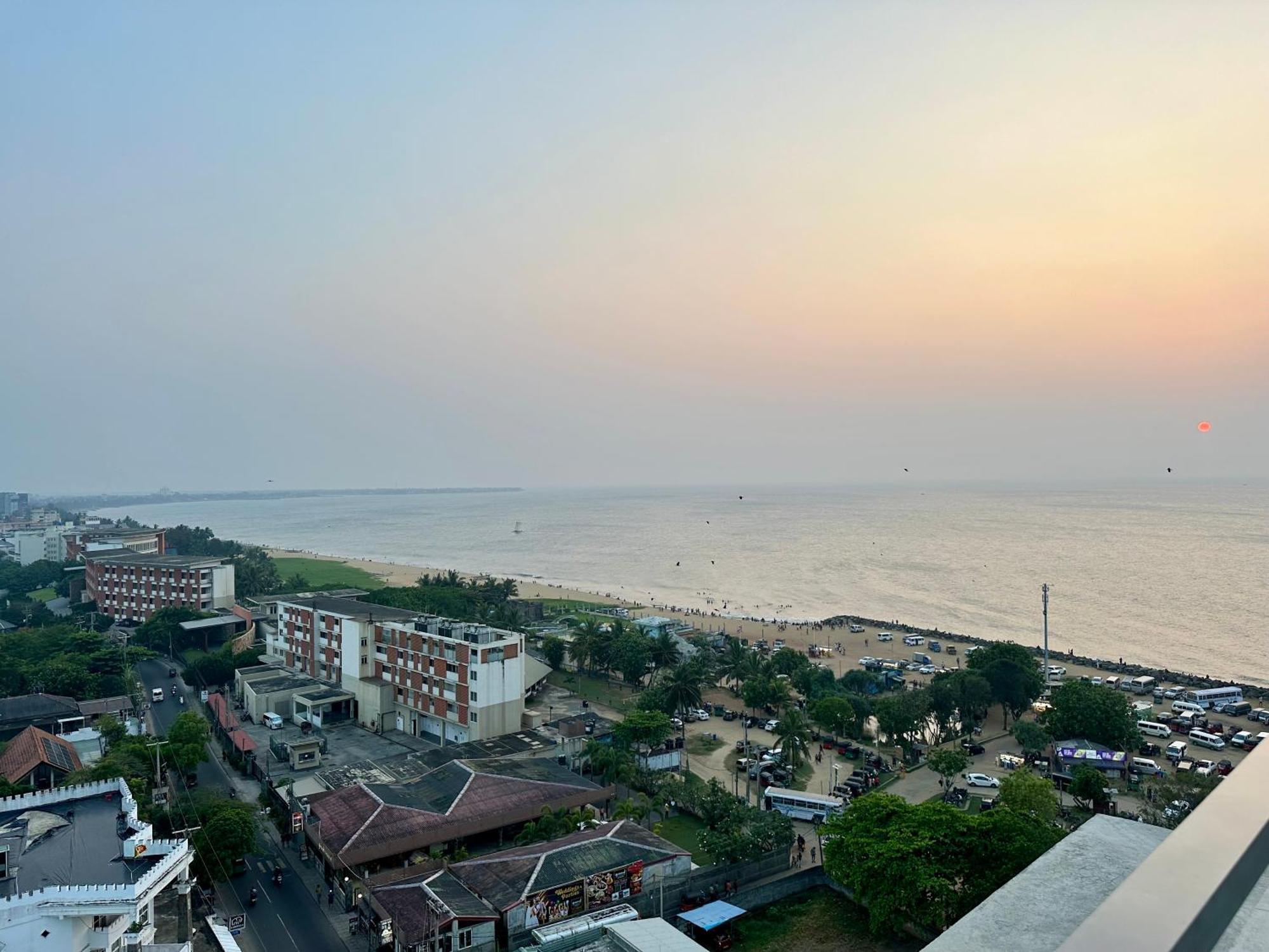 Ocean Breeze Hotel Residencies Britlanka Apartments 尼甘布 外观 照片