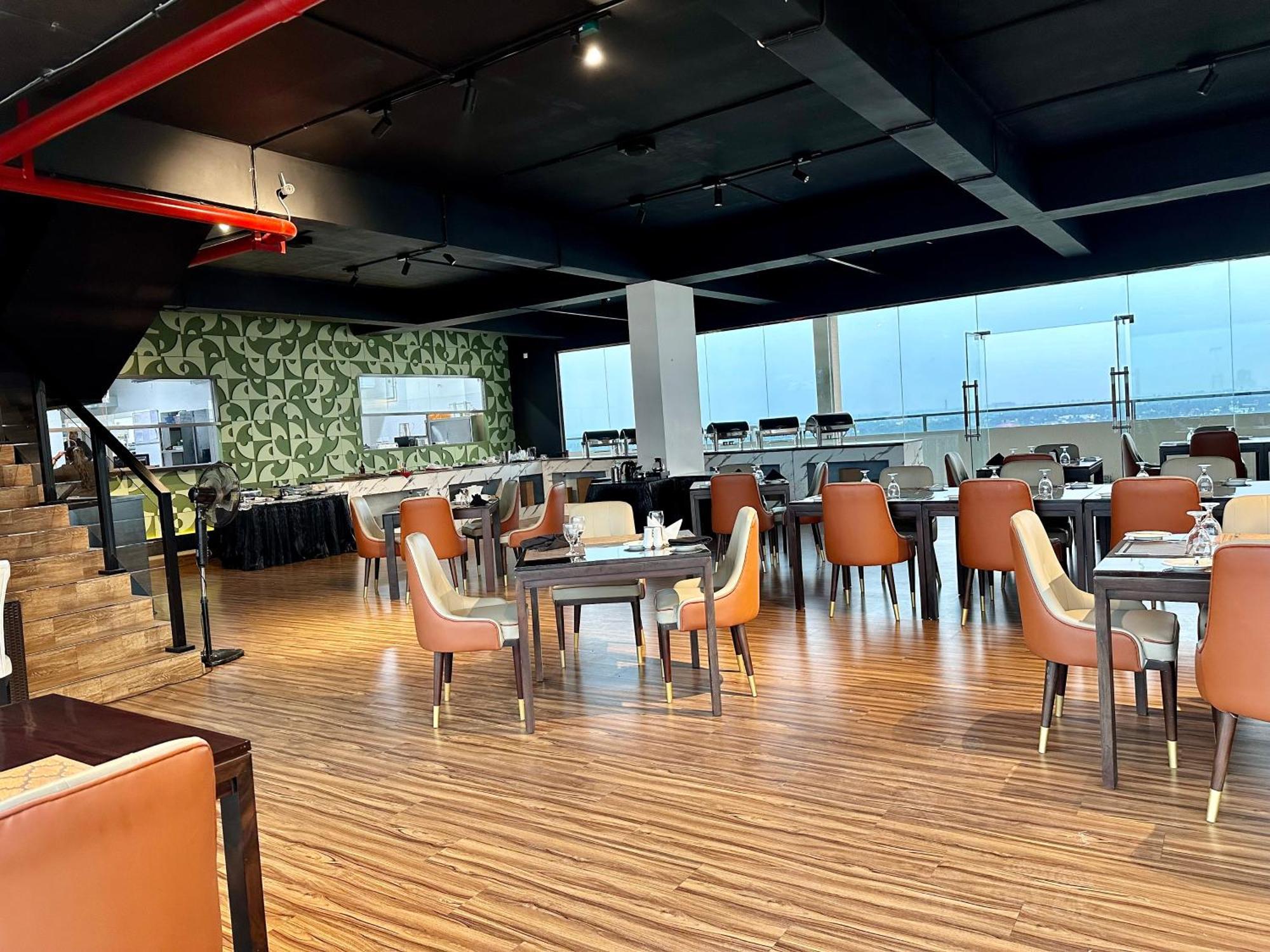 Ocean Breeze Hotel Residencies Britlanka Apartments 尼甘布 外观 照片