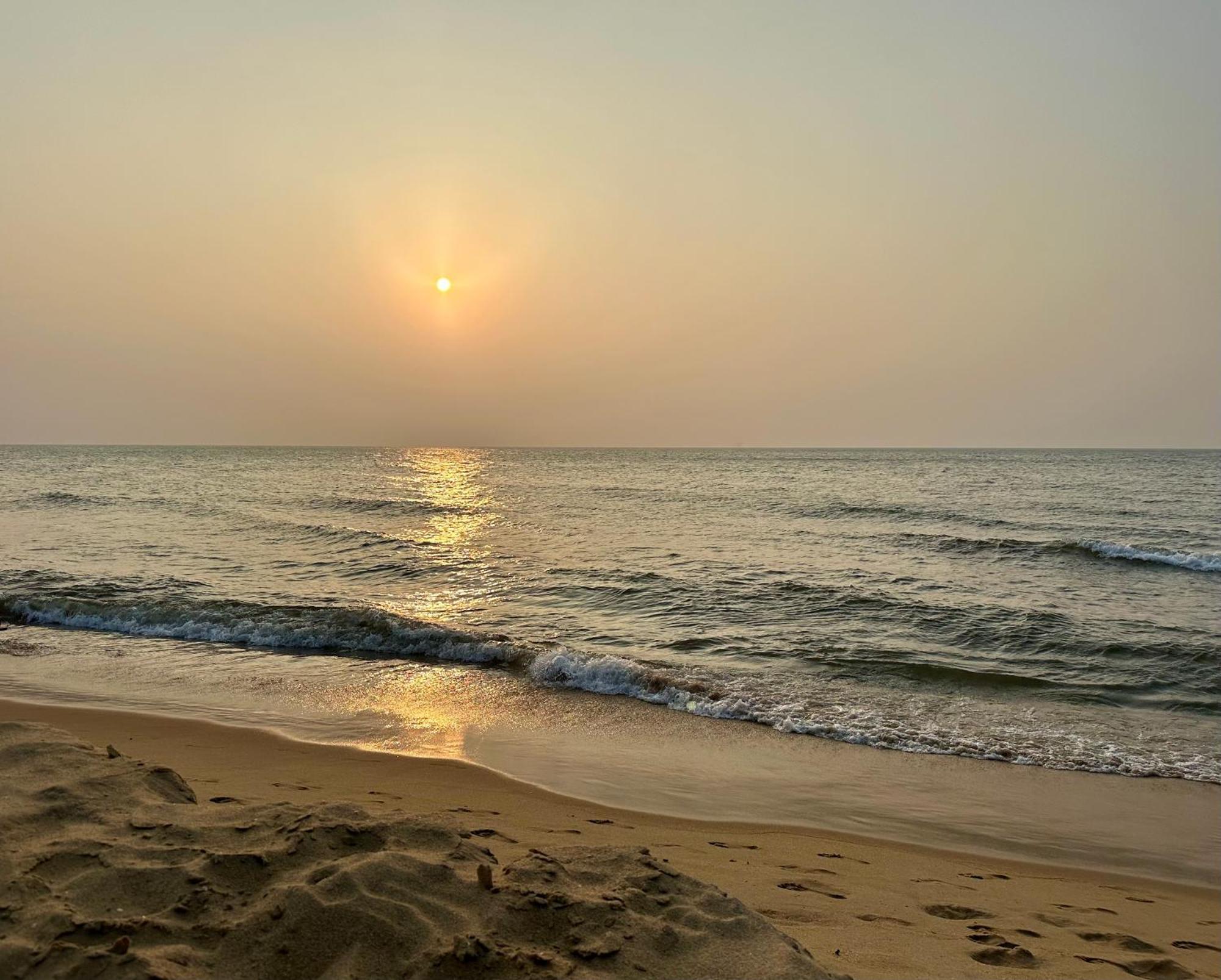 Ocean Breeze Hotel Residencies Britlanka Apartments 尼甘布 外观 照片