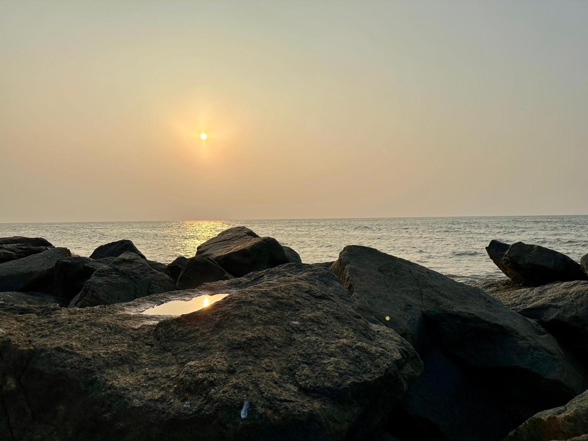Ocean Breeze Hotel Residencies Britlanka Apartments 尼甘布 外观 照片