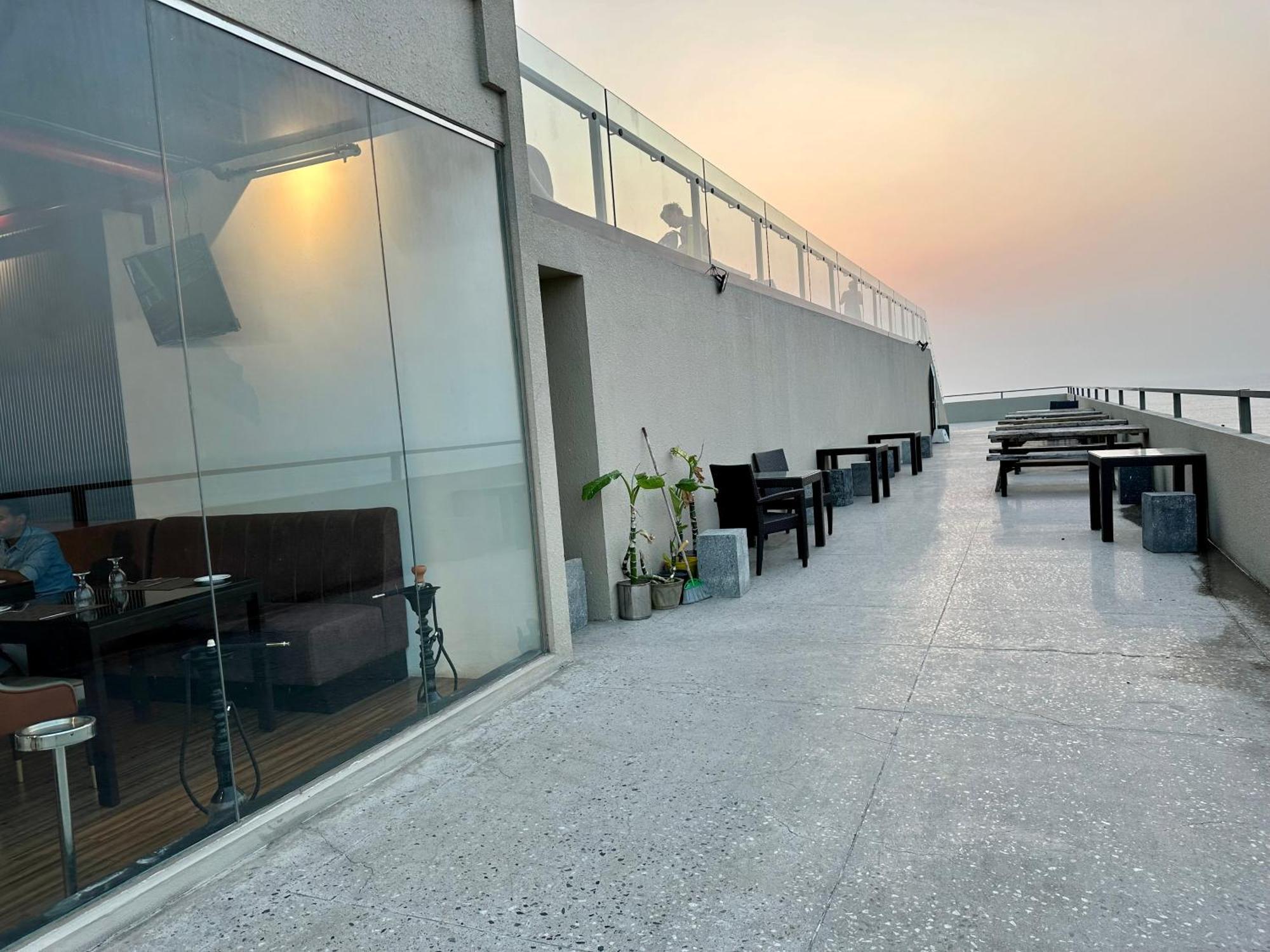 Ocean Breeze Hotel Residencies Britlanka Apartments 尼甘布 外观 照片
