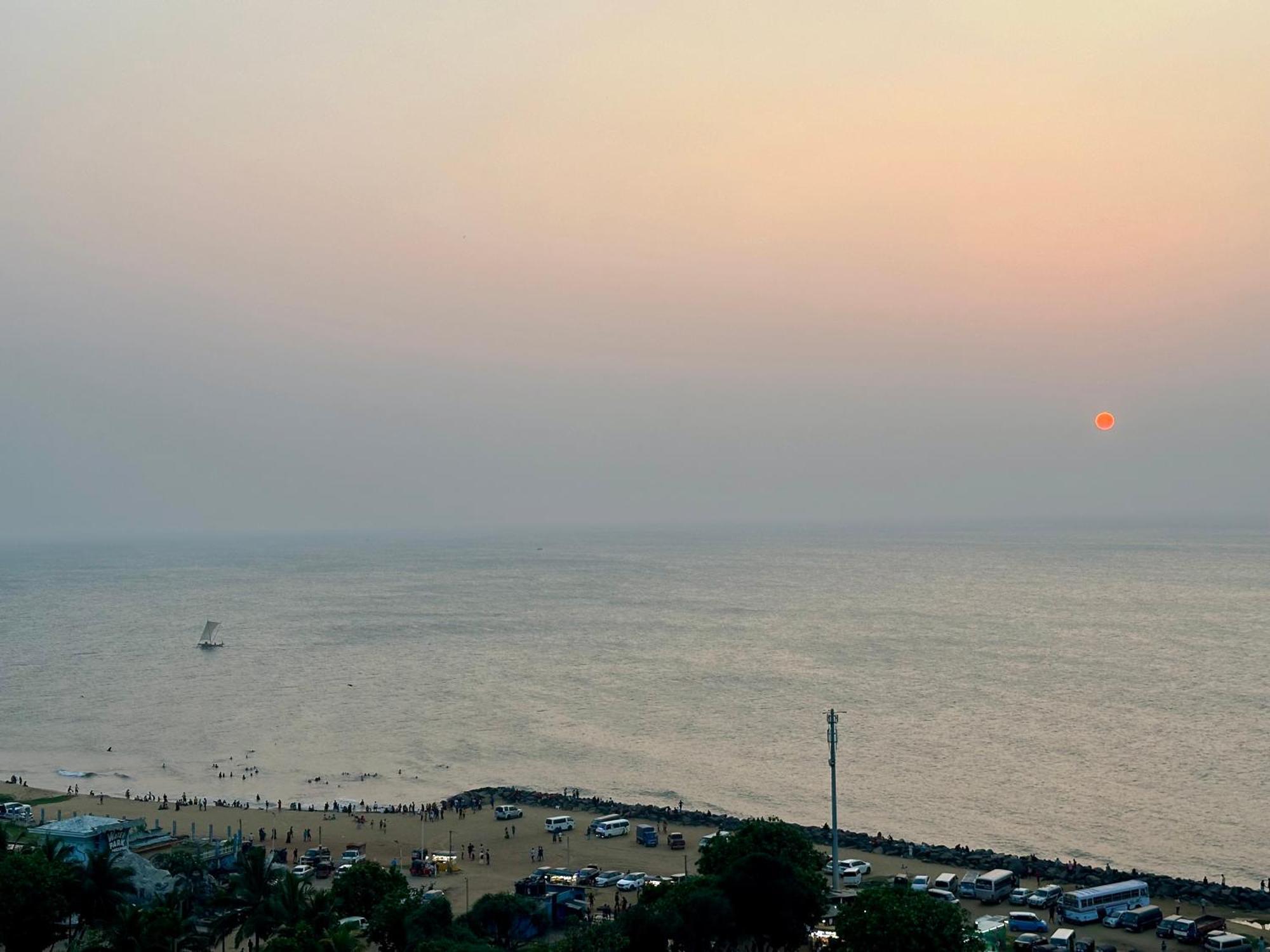 Ocean Breeze Hotel Residencies Britlanka Apartments 尼甘布 外观 照片