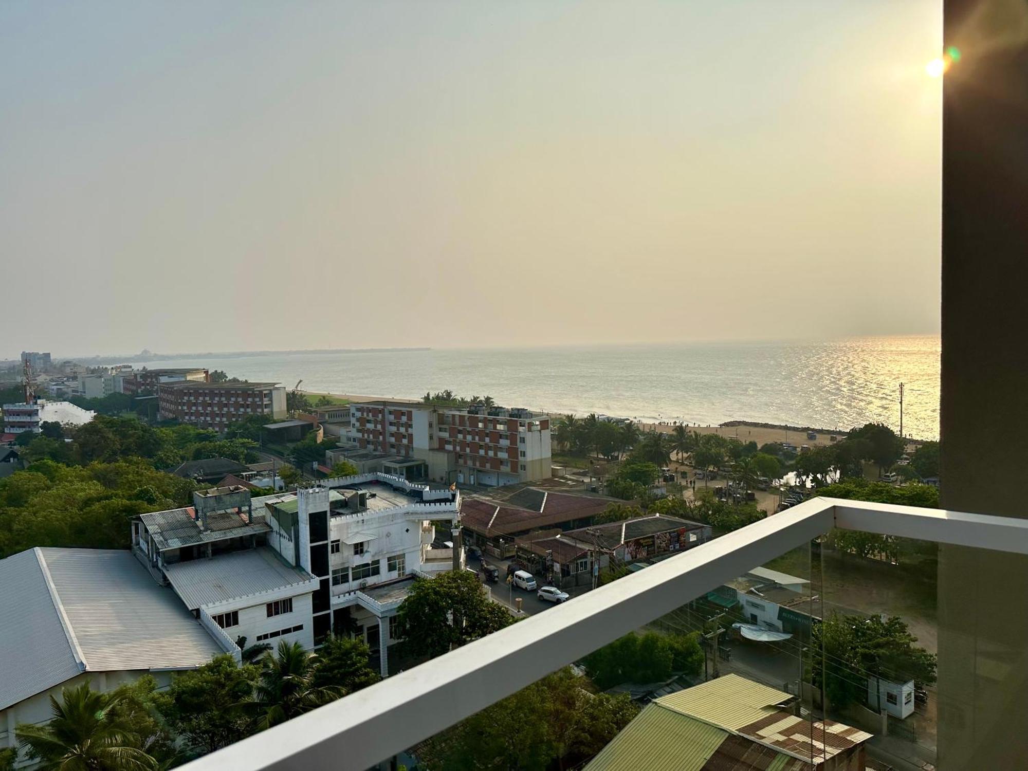 Ocean Breeze Hotel Residencies Britlanka Apartments 尼甘布 外观 照片