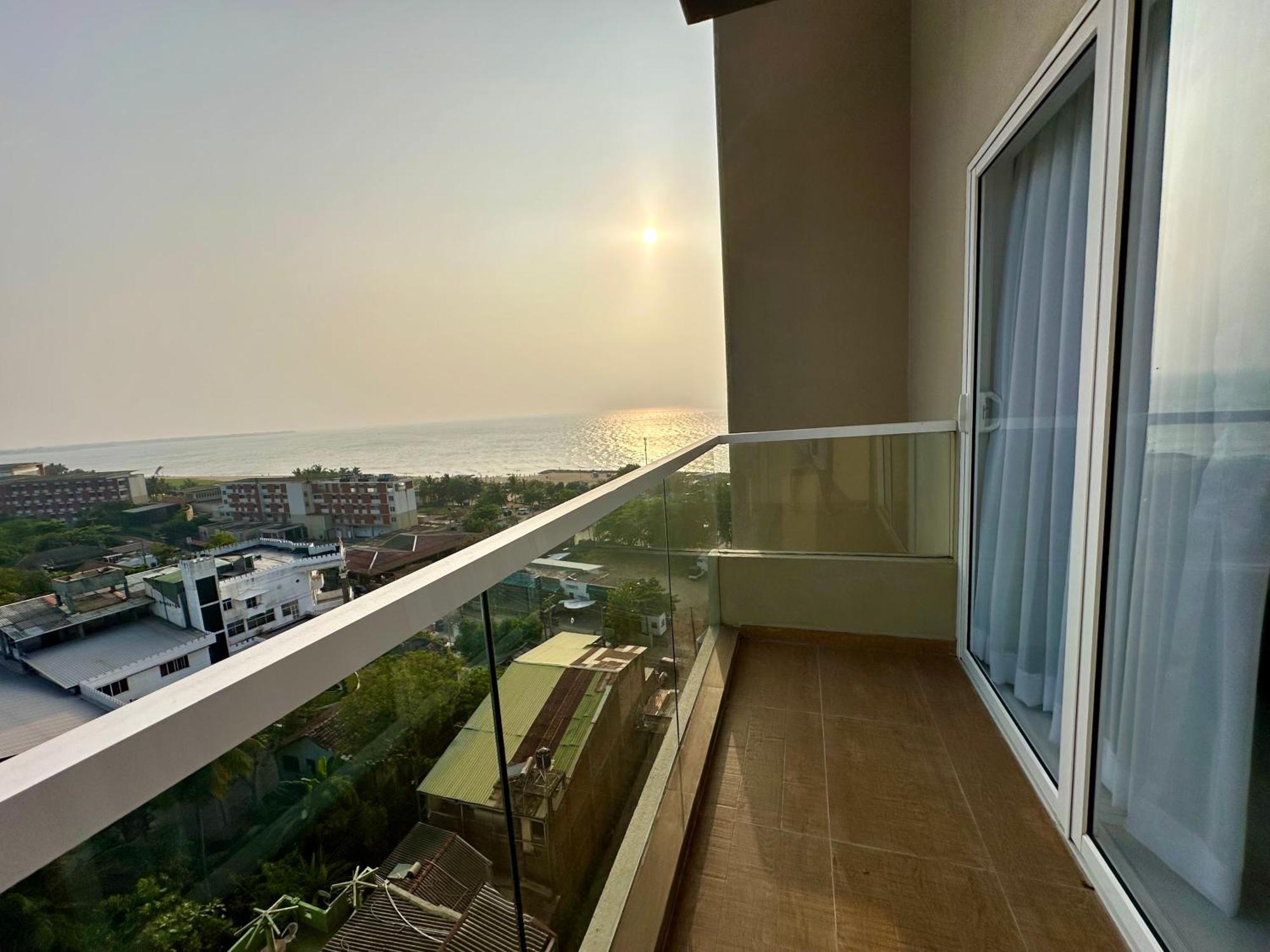 Ocean Breeze Hotel Residencies Britlanka Apartments 尼甘布 外观 照片