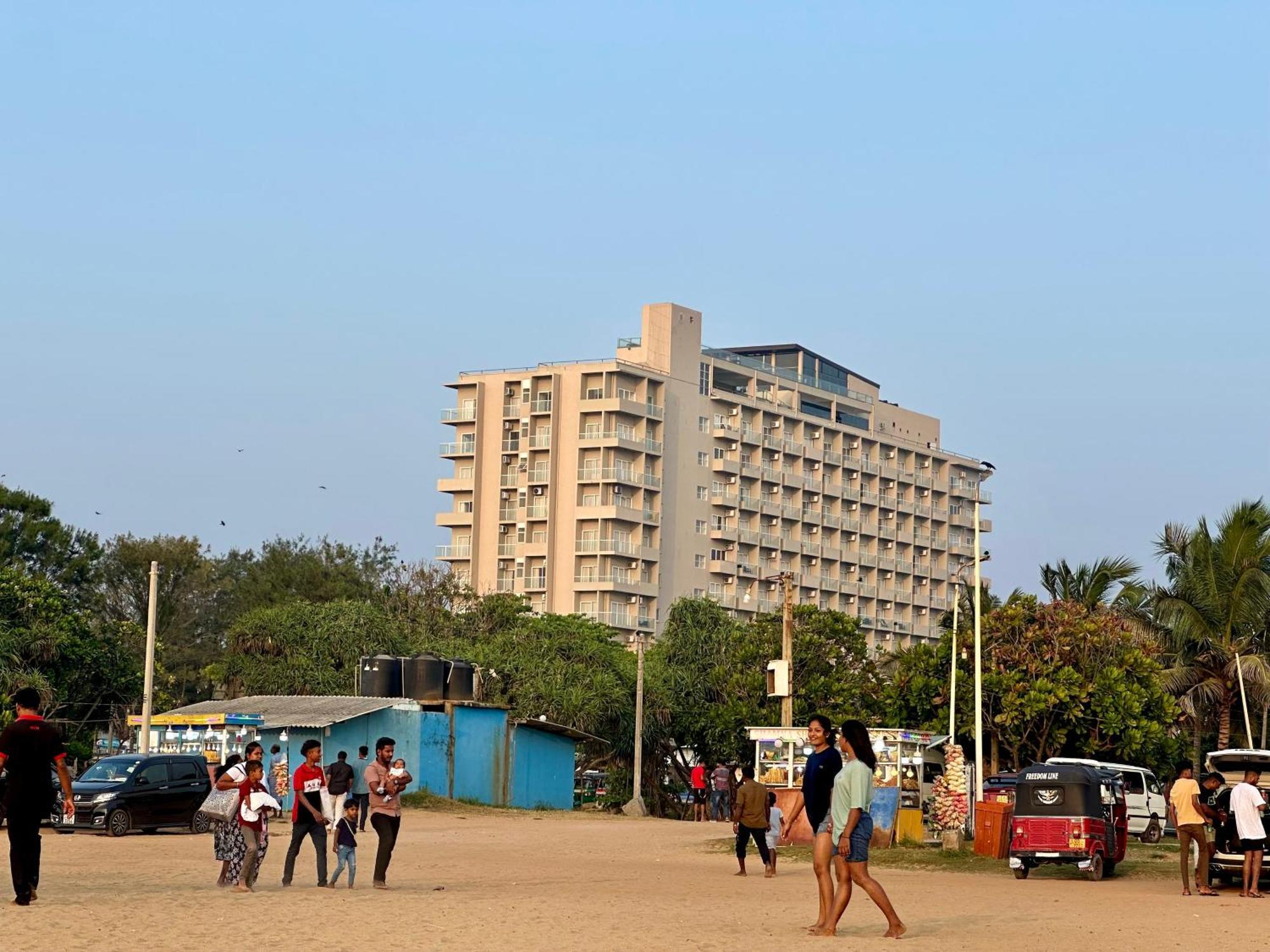 Ocean Breeze Hotel Residencies Britlanka Apartments 尼甘布 外观 照片