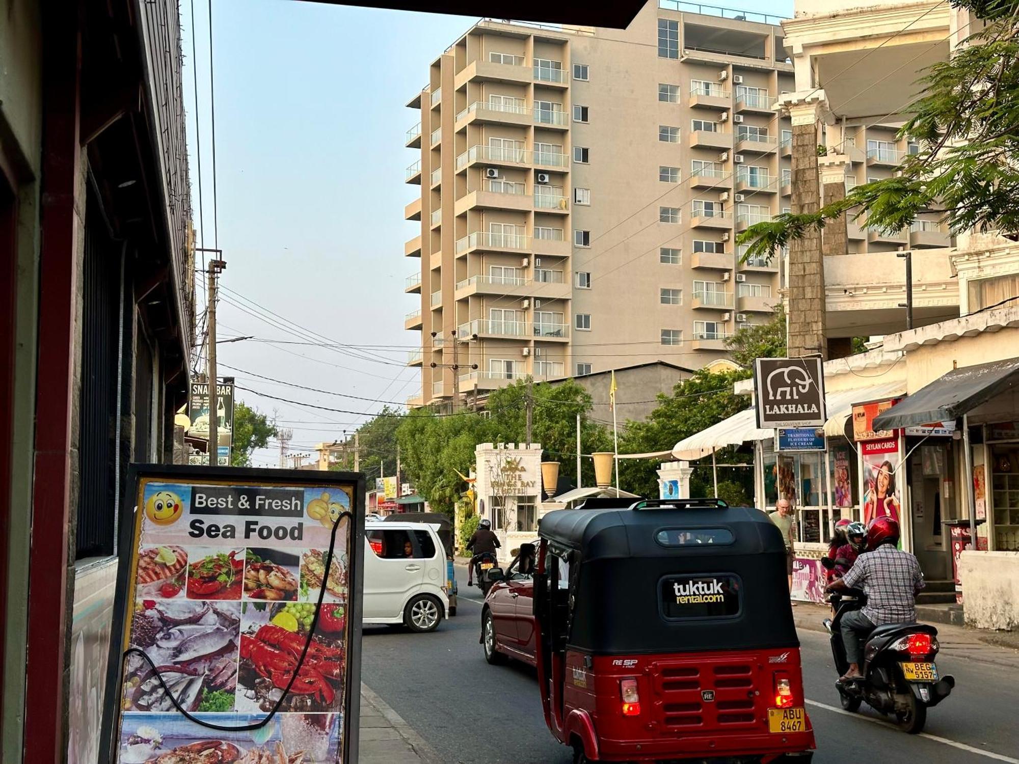 Ocean Breeze Hotel Residencies Britlanka Apartments 尼甘布 外观 照片