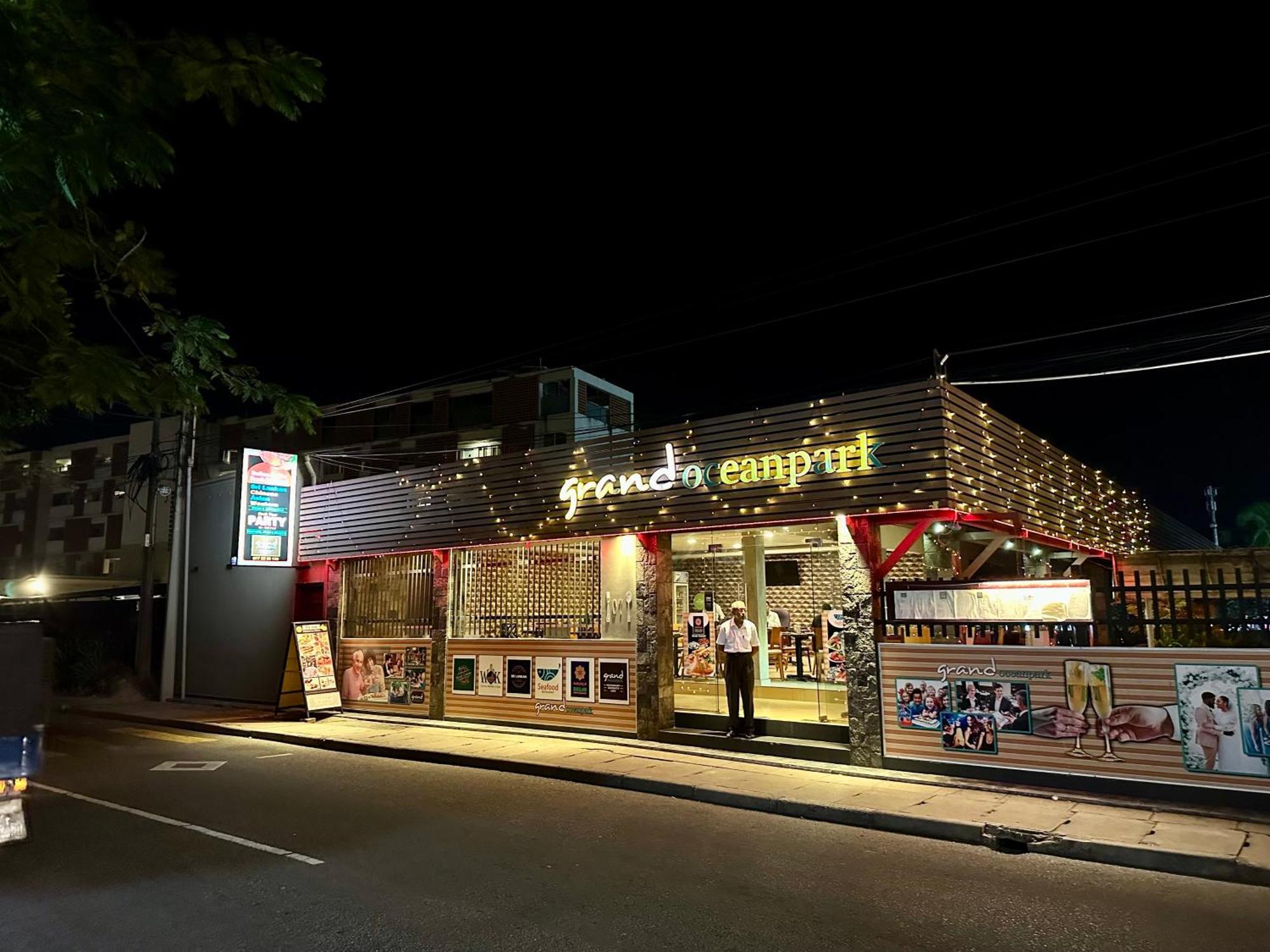 Ocean Breeze Hotel Residencies Britlanka Apartments 尼甘布 外观 照片