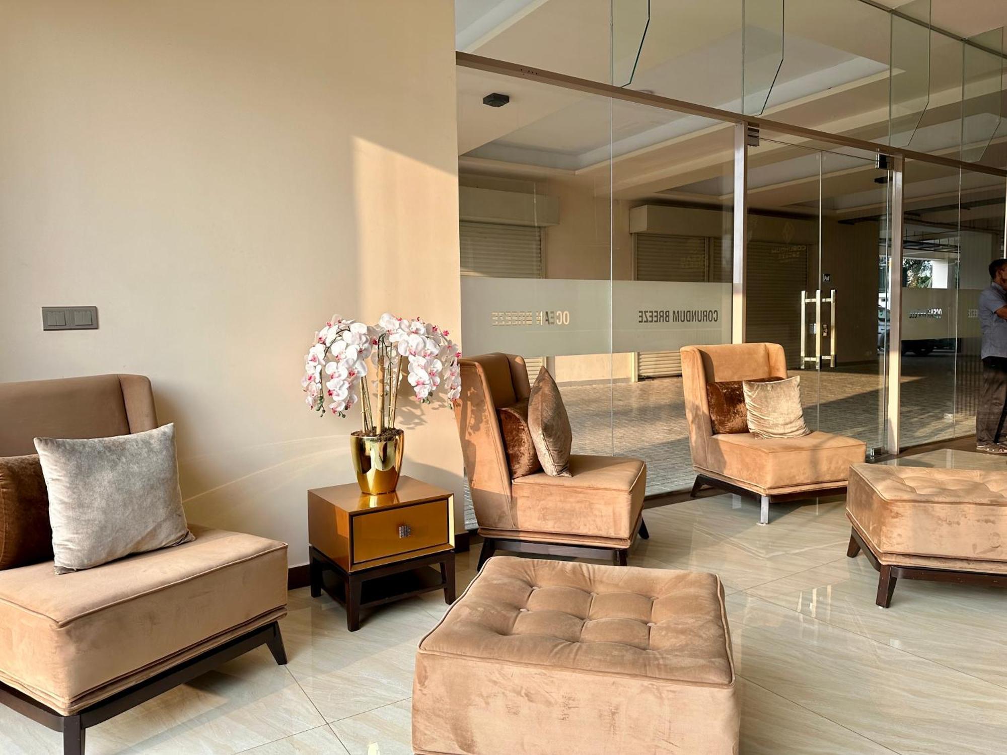 Ocean Breeze Hotel Residencies Britlanka Apartments 尼甘布 外观 照片