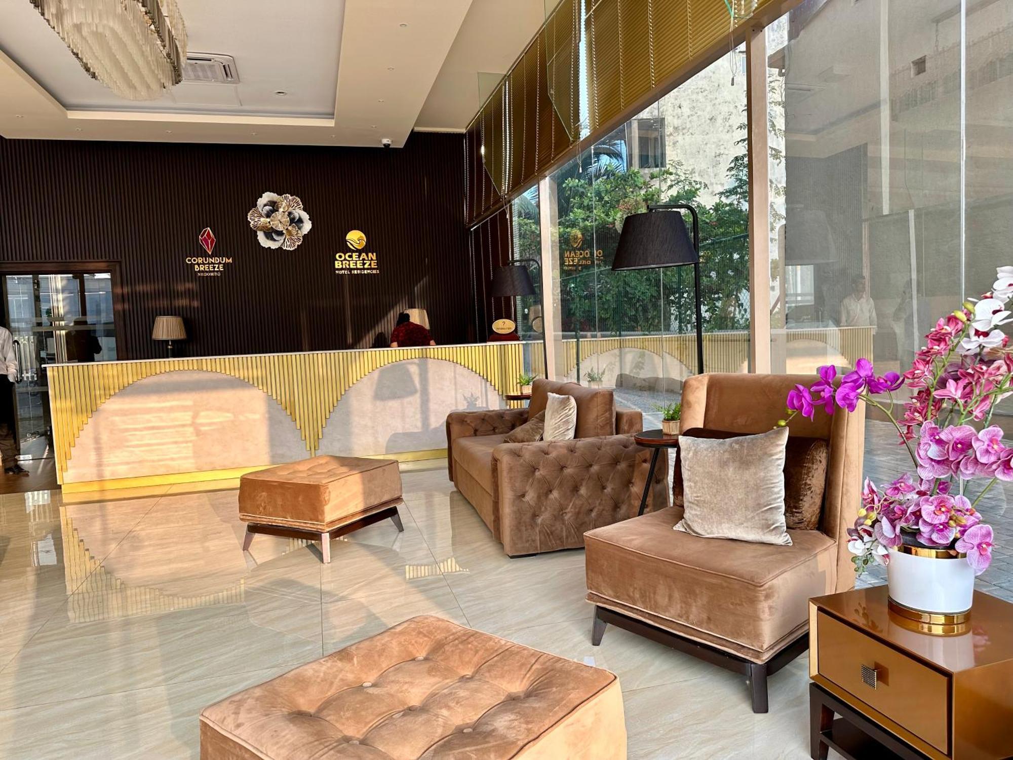Ocean Breeze Hotel Residencies Britlanka Apartments 尼甘布 外观 照片
