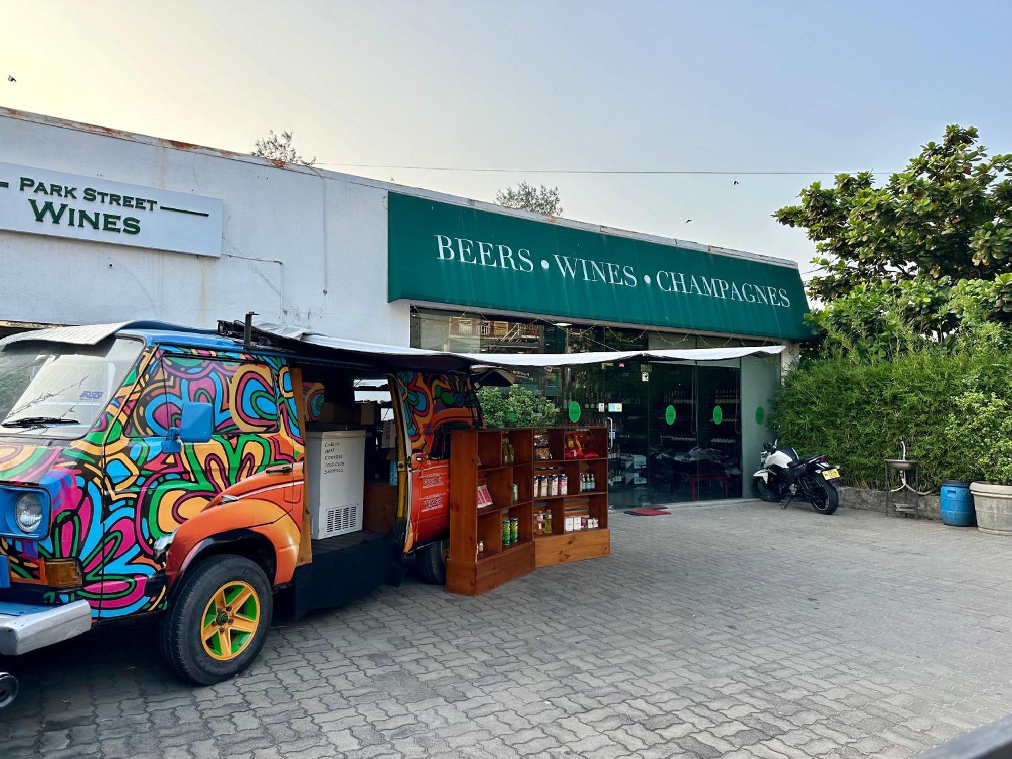 Ocean Breeze Hotel Residencies Britlanka Apartments 尼甘布 外观 照片