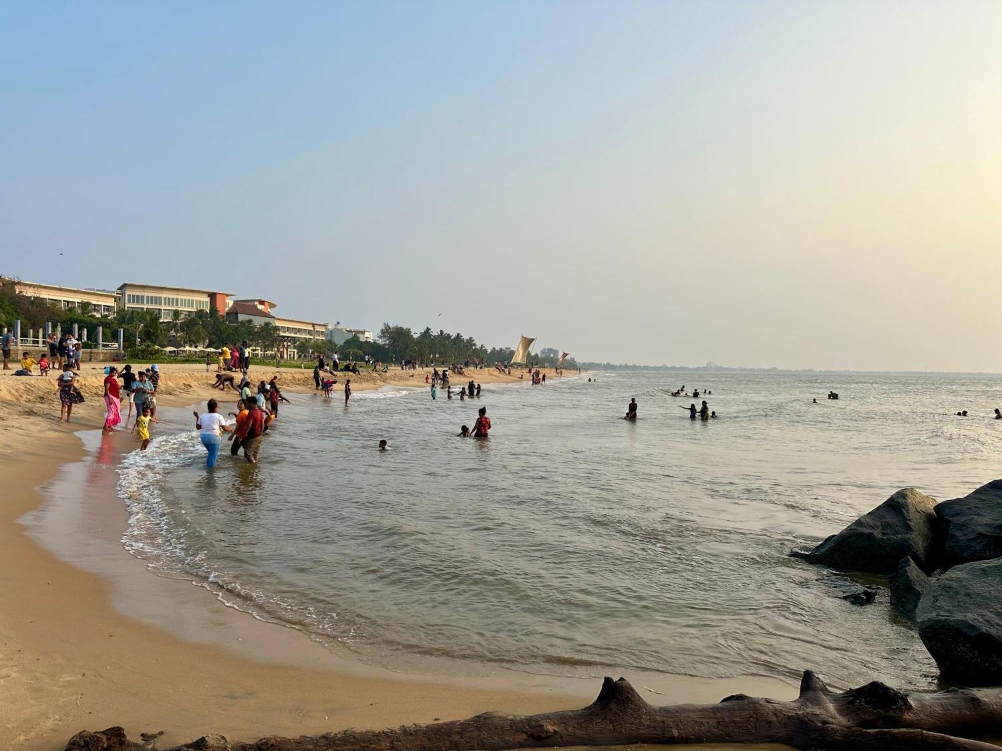 Ocean Breeze Hotel Residencies Britlanka Apartments 尼甘布 外观 照片